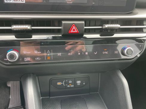 New 2026 Kia Sportage SX image 18