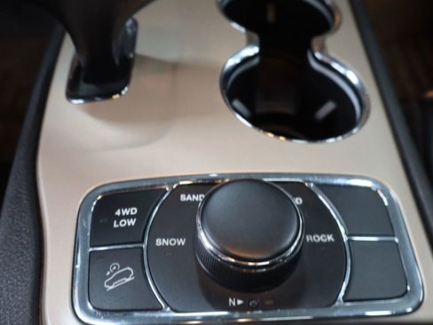 Used 2014 Jeep Grand Cherokee Limited w/ Luxury Group II image 21