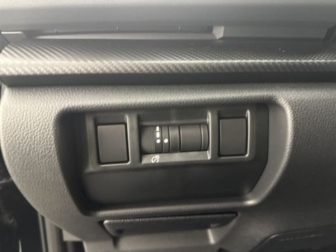 Used 2025 Subaru Crosstrek 2.0i Premium image 21