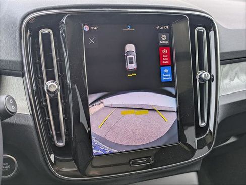 New 2026 Volvo XC40 B5 Core w/ Climate Package AWD/4WD image 10