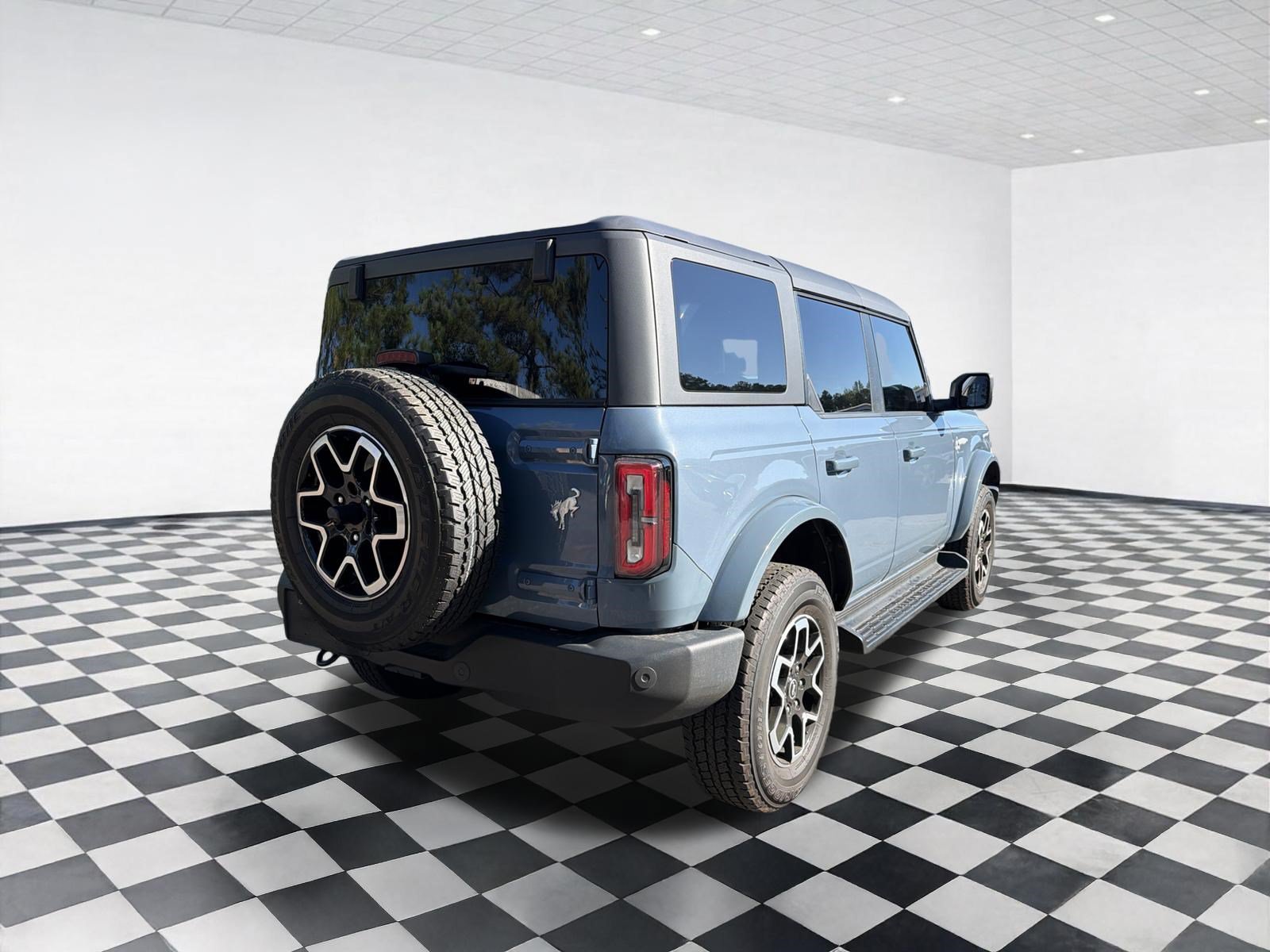 Used 2025 Ford Bronco Outer Banks AWD/4WD image 4