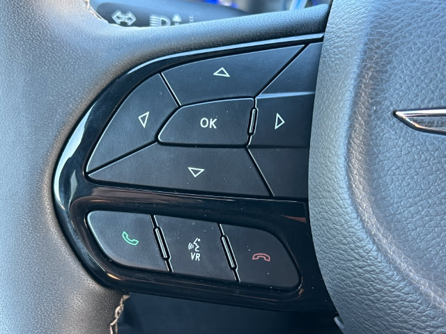 Used 2025 Chrysler Pacifica Limited FWD image 24