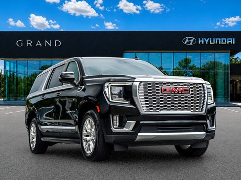 Used 2024 GMC Yukon XL Denali AWD/4WD image 8