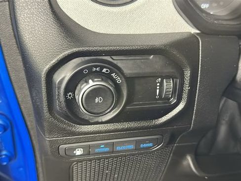 Used 2024 Jeep Wrangler Unlimited w/ Convenience Group AWD/4WD image 18