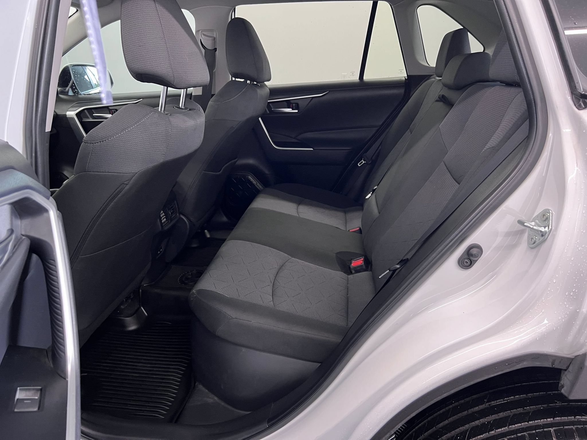 Used 2025 Toyota RAV4 XLE AWD/4WD image 23