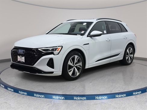 Used 2024 Audi Q8 e-tron Premium image 1