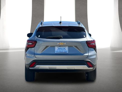 New 2026 Chevrolet Trax LT w/ Sunroof Package FWD image 5