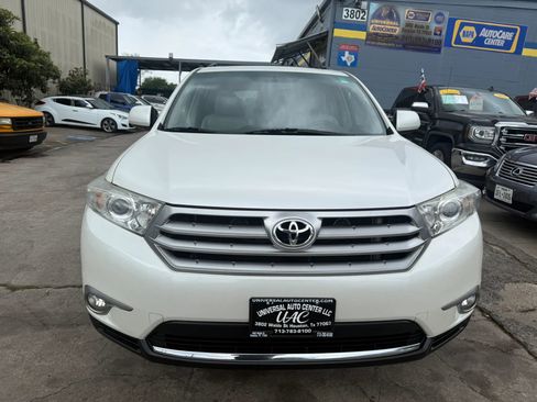 Used 2013 Toyota Highlander SE image 2