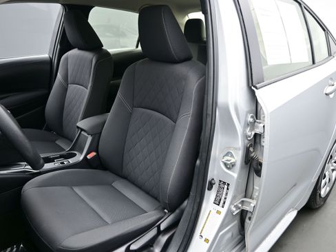 Used 2025 Toyota Corolla LE FWD image 11