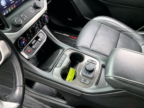 Used 2020 GMC Acadia SLT w/ Driver Alert Package II image 16