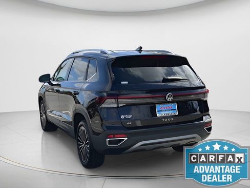 Used 2025 Volkswagen Taos SE image 7