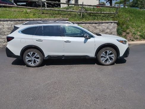 Used 2022 Subaru Outback Touring AWD/4WD image 2