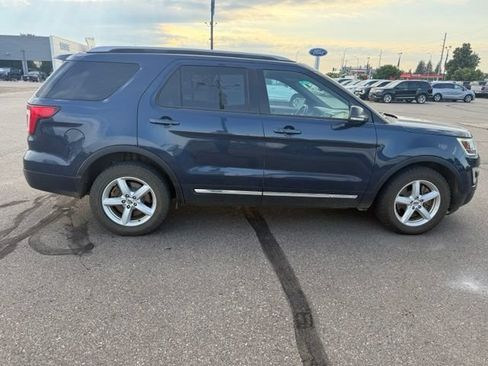 Used 2017 Ford Explorer XLT w/ Equipment Group 202A AWD/4WD image 11
