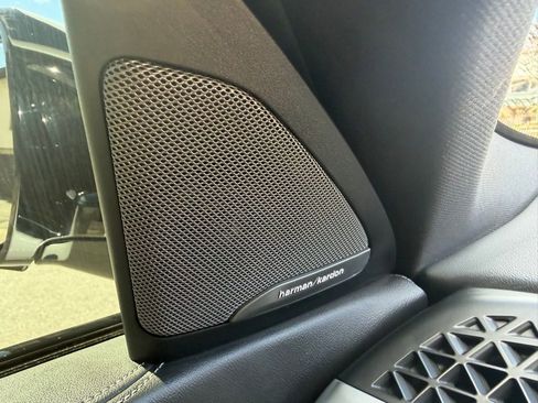 Used 2024 BMW X6 xDrive40i w/ Executive Package image 14