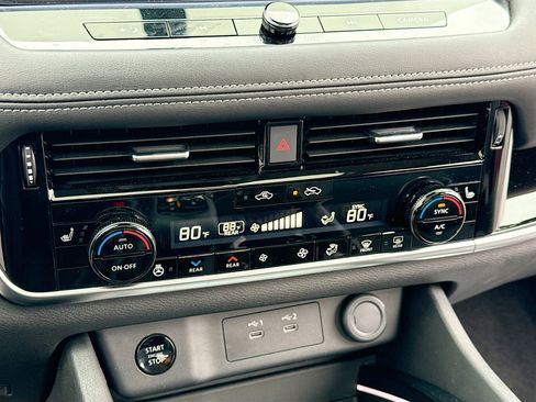 Certified 2025 Nissan Rogue SL w/ Tech Package image 10