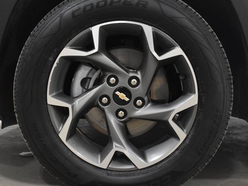 Used 2025 Chevrolet Trax LT FWD image 30