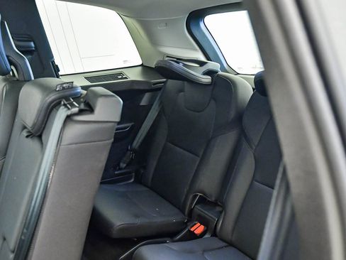 Certified 2025 Volvo XC90 B6 Plus image 24