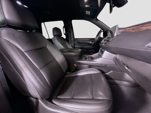 Used 2022 Chevrolet Tahoe LT w/ Luxury Package RWD image 29