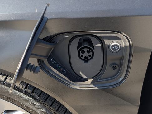 Used 2023 Audi e-tron GT Premium Plus image 66