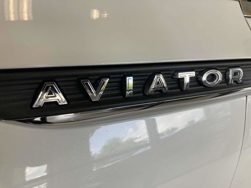 Certified 2025 Lincoln Aviator Reserve w/ Equipment Group 201A image 11