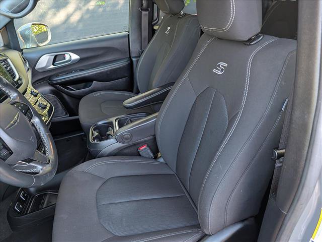 Used 2020 Chrysler Pacifica Touring w/ S Appearance Package FWD image 30