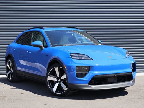 New 2026 Porsche Macan 4 Electric image 7
