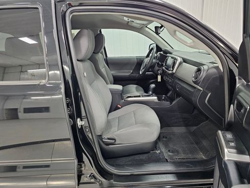 Used 2021 Toyota Tacoma SR5 w/ Technology Package image 19