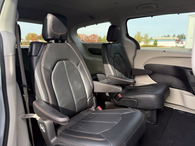 Used 2019 Chrysler Pacifica Touring-L FWD image 37