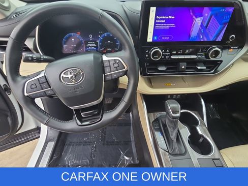 Used 2024 Toyota Highlander Limited image 17