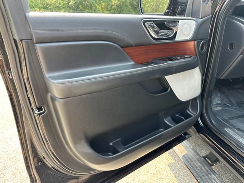 Used 2022 Lincoln Navigator Reserve image 30