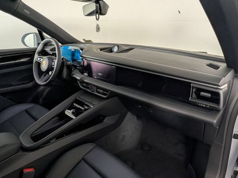 New 2026 Porsche Macan Electric RWD image 20