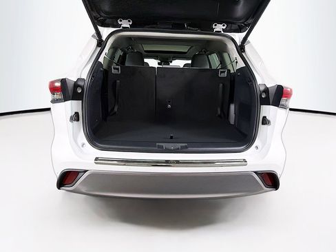 New 2026 Toyota Highlander Platinum AWD/4WD image 25