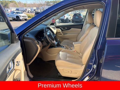 Used 2019 Nissan Rogue SL w/ Premium Package image 11