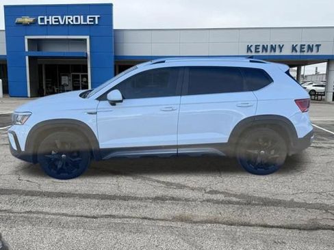 Used 2022 Volkswagen Taos SE FWD image 31