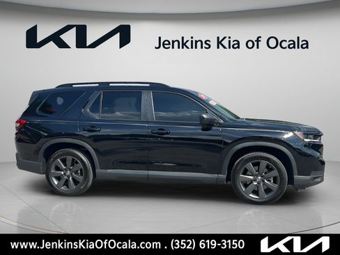 Used 2025 Honda Pilot Sport image 2