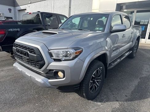 Used 2020 Toyota Tacoma TRD Sport image 3