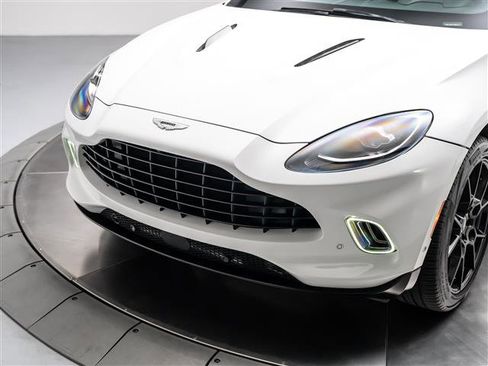 Used 2021 Aston Martin DBX AWD/4WD image 16