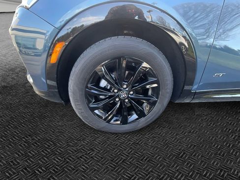 Used 2025 Buick Envista Sport Touring w/ Convenience I Package FWD image 11