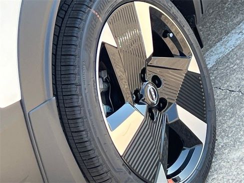 New 2026 Nissan Kicks SR image 8