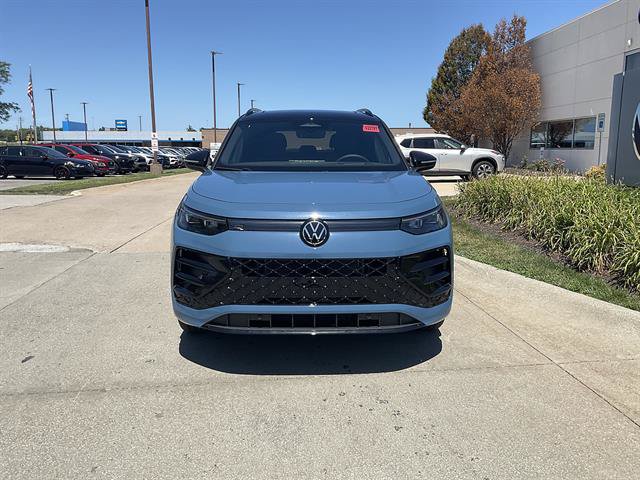 New 2026 Volkswagen Tiguan SE R-Line AWD/4WD image 2