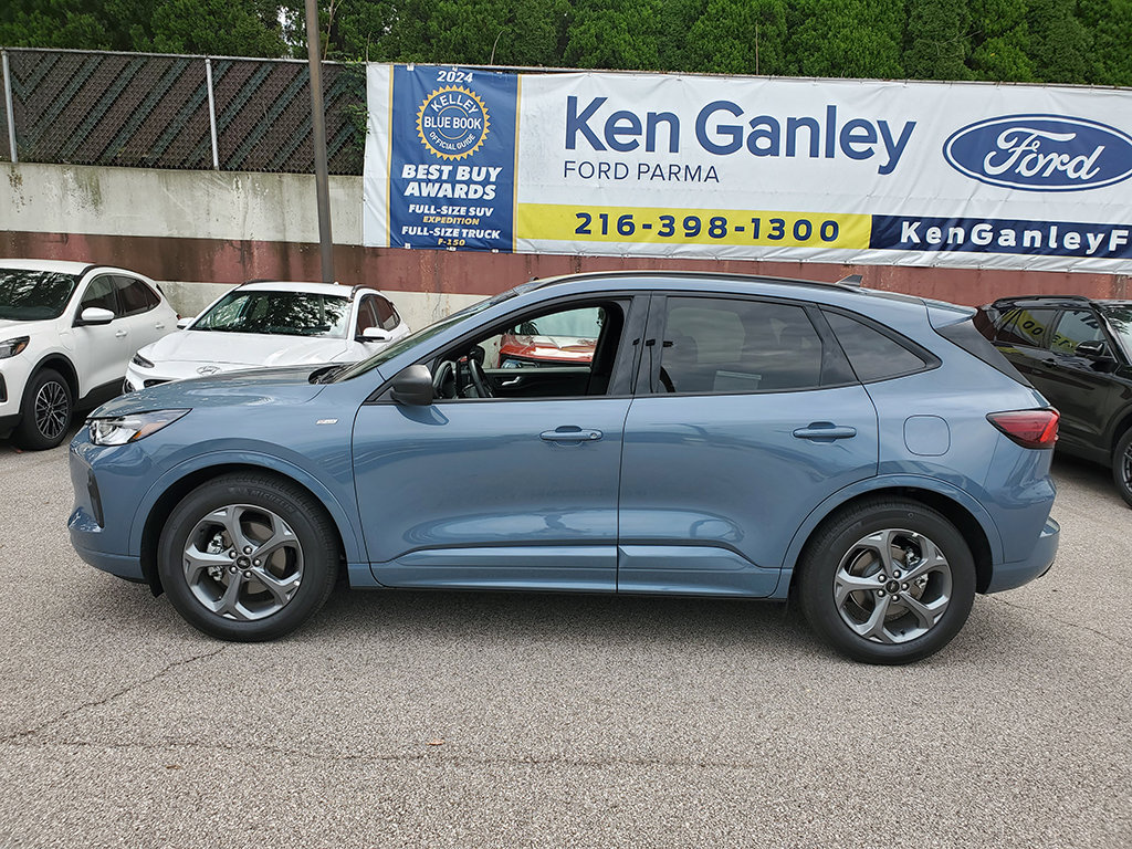 Used 2023 Ford Escape ST-Line w/ Tech Pack #1 FWD image 3