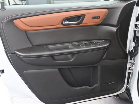 Used 2017 Chevrolet Traverse LT image 9