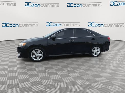 Used 2014 Toyota Camry SE image 5