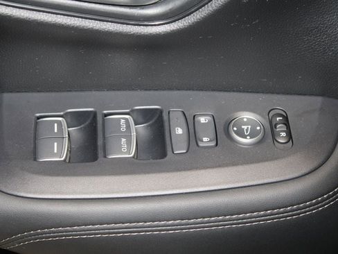 Certified 2025 Honda HR-V EX-L image 9