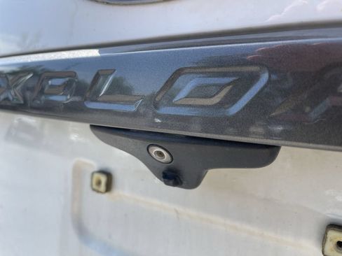 Used 2017 Ford Explorer XLT w/ Equipment Group 202A FWD image 10