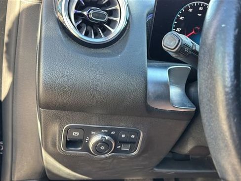 Used 2022 Mercedes-Benz GLB 250 image 22