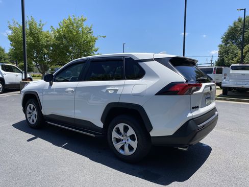 Used 2022 Toyota RAV4 LE FWD image 7