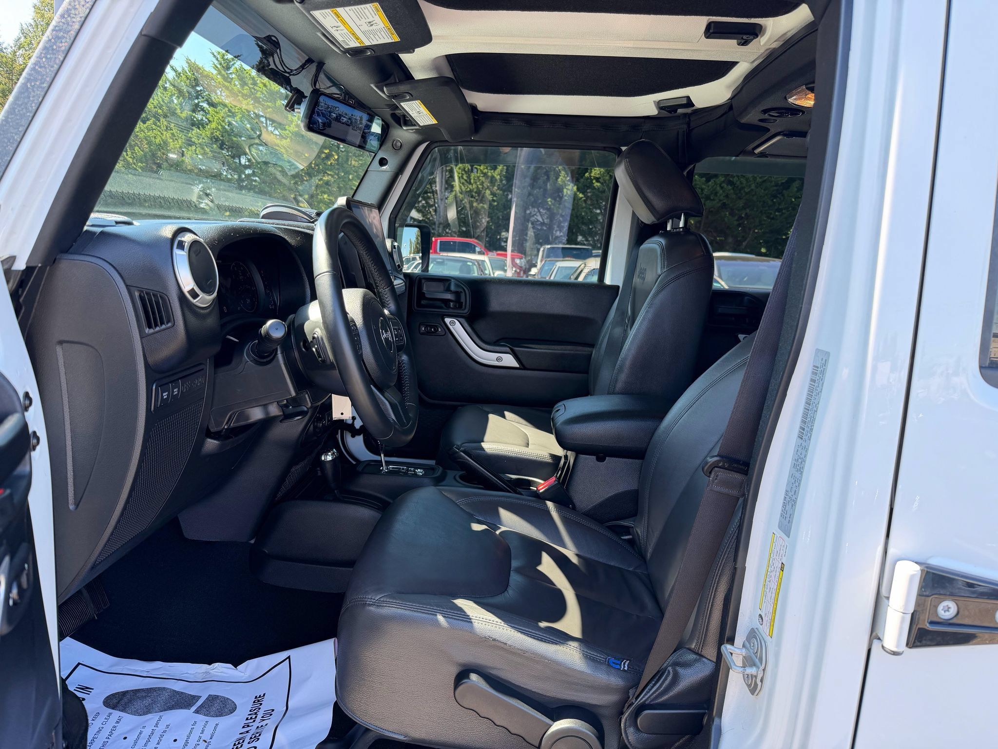 Used 2017 Jeep Wrangler Unlimited Rubicon w/ Connectivity Group AWD/4WD image 9