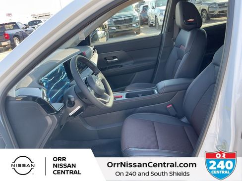New 2026 Nissan Kicks SR w/ SR Premium Package FWD image 17