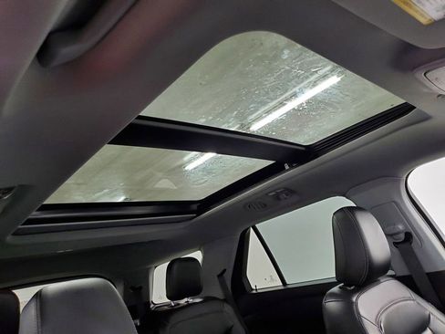 Used 2022 Ford Explorer XLT w/ Equipment Group 202A image 23